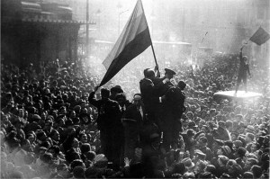 14-abril-1931-proclamacic3b3n-de-la-segunda-repc3bablica-en-la-puerta-del-sol-de-madrid-por-alfonso-sc3a1nchez-portela